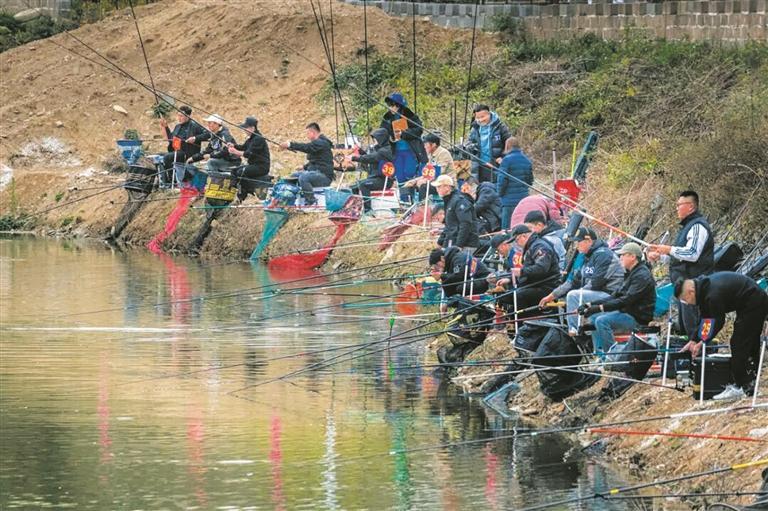 小时的激烈, 市体育局党 小时的激烈, 市体育局党