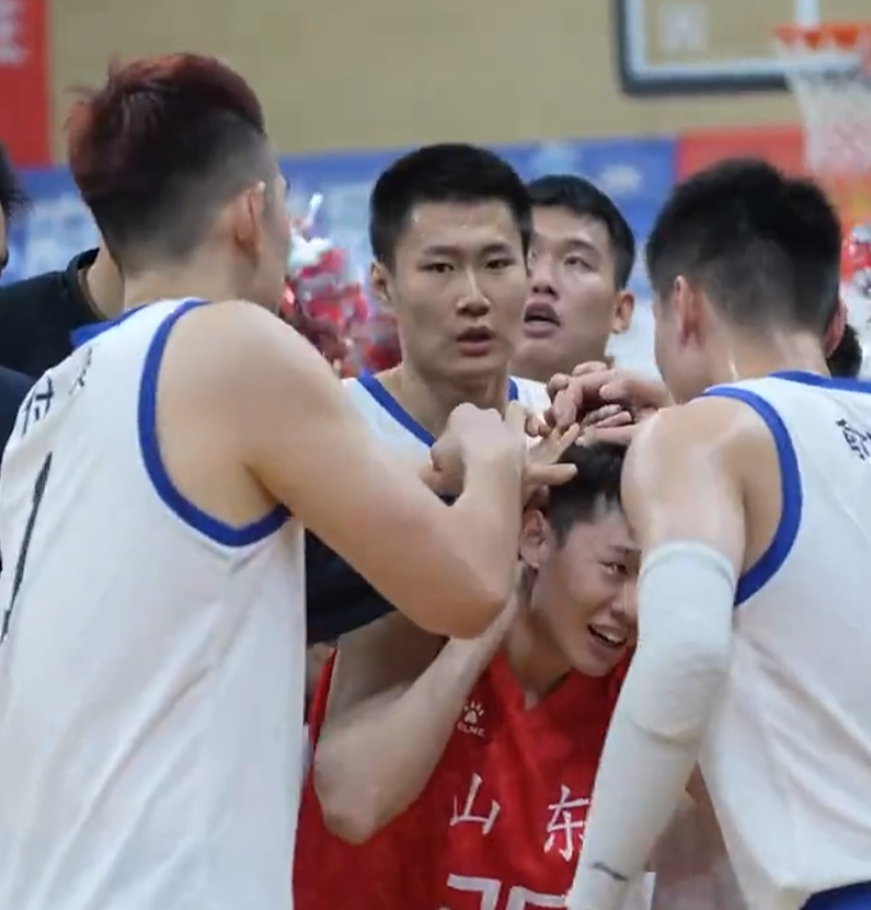 极度圈粉, 张陈治锋还