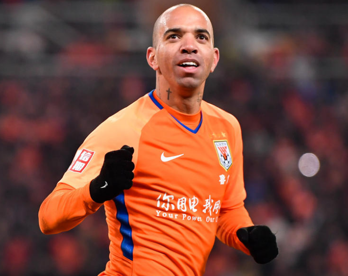 续留在中国, 泰山效力了 续留在中国, 泰山效力了